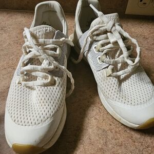 OluKai Wailuku Off White Gray Suede Mesh Comfort Sneakers Womens Size 7